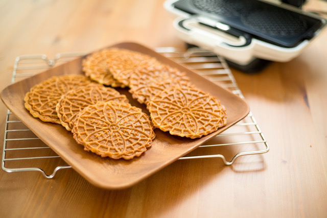 Pizzelle Cookies – The Perfect Holiday Treat